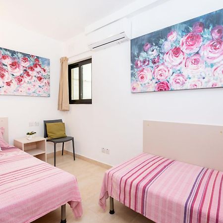 Islet Promenade Seafront Family Apartment With 2 Balconies By Getawaysmalta خليج سانت بول المظهر الخارجي الصورة