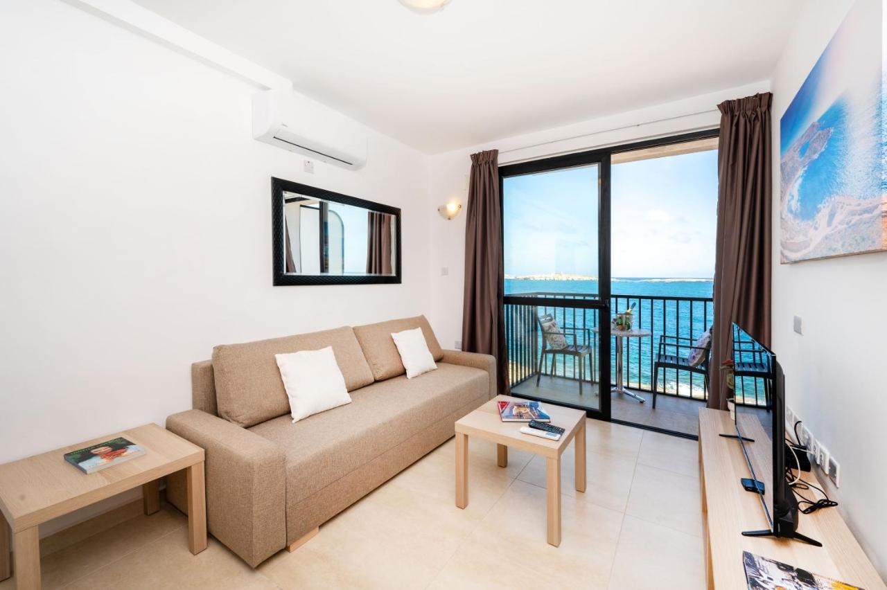 Islet Promenade Seafront Family Apartment With 2 Balconies By Getawaysmalta خليج سانت بول المظهر الخارجي الصورة