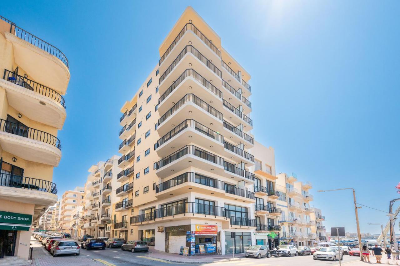 Islet Promenade Seafront Family Apartment With 2 Balconies By Getawaysmalta خليج سانت بول المظهر الخارجي الصورة
